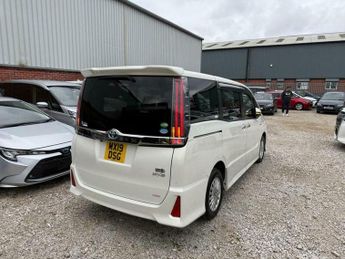 Toyota Noah HYBRID 7????WXB VERSION LEATHER????UBER XL