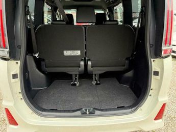 Toyota Noah HYBRID 7????WXB VERSION LEATHER????UBER XL