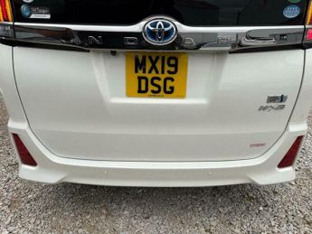 Toyota Noah HYBRID 7????WXB VERSION LEATHER????UBER XL