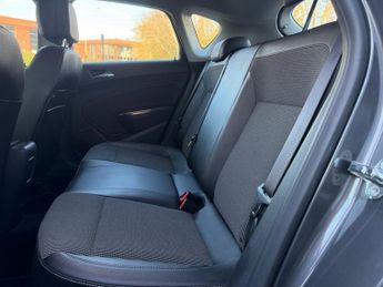 Vauxhall Astra 1.6 16v SE Hatchback 5dr Petrol Auto Euro 5 (115 ps)