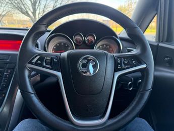 Vauxhall Astra 1.6 16v SE Hatchback 5dr Petrol Auto Euro 5 (115 ps)