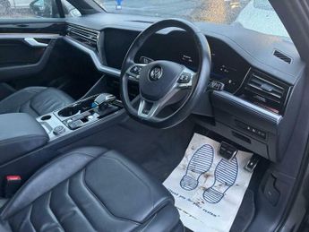 Volkswagen Touareg 3.0 TDI V6 R-Line Tech Tiptronic 4Motion Euro 6 (s/s) 5dr