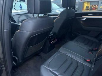 Volkswagen Touareg 3.0 TDI V6 R-Line Tech Tiptronic 4Motion Euro 6 (s/s) 5dr