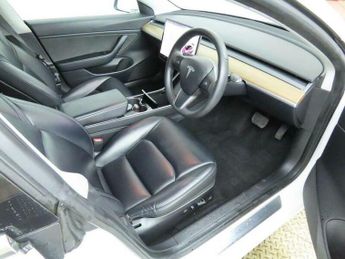Tesla Model 3 Standard Range Plus Auto RWD 4dr