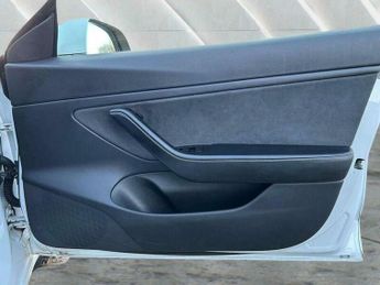 Tesla Model 3 Standard Range Plus Auto RWD 4dr