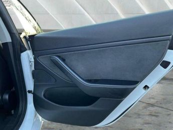 Tesla Model 3 Standard Range Plus Auto RWD 4dr