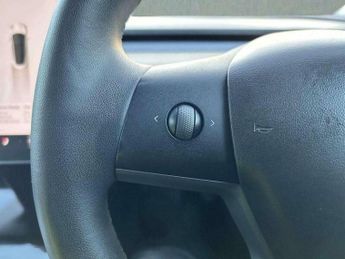 Tesla Model 3 Standard Range Plus Auto RWD 4dr