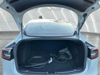 Tesla Model 3 Standard Range Plus Auto RWD 4dr