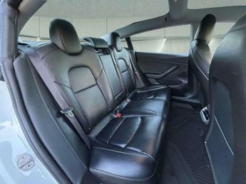 Tesla Model 3 Standard Range Plus Auto RWD 4dr