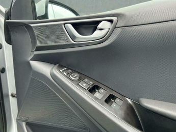 Hyundai Ioniq 1.6 h-GDi Premium DCT Euro 6 (s/s) 5dr