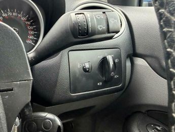Ford Focus 1.6 Style 5dr