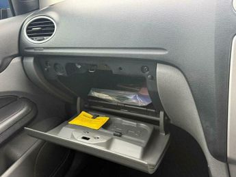 Ford Focus 1.6 Style 5dr