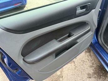 Ford Focus 1.6 Style 5dr