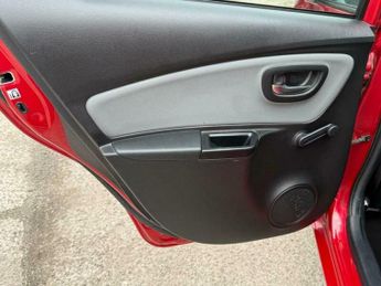 Toyota Yaris 1.5 VVT-h Icon E-CVT Euro 6 5dr