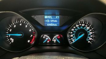 Ford Focus 1.6 Zetec Hatchback 5dr Petrol Powershift Euro 5 (125 ps)