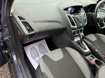 Ford Focus 1.6 Zetec Hatchback 5dr Petrol Powershift Euro 5 (125 ps)