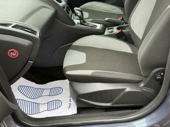 Ford Focus 1.6 Zetec Hatchback 5dr Petrol Powershift Euro 5 (125 ps)