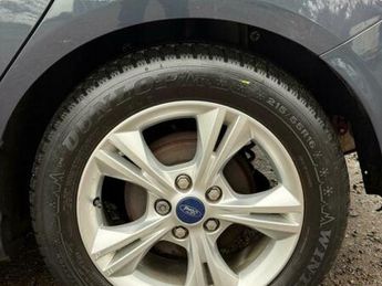 Ford Focus 1.6 Zetec Hatchback 5dr Petrol Powershift Euro 5 (125 ps)