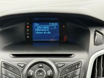 Ford Focus 1.6 Zetec Hatchback 5dr Petrol Powershift Euro 5 (125 ps)