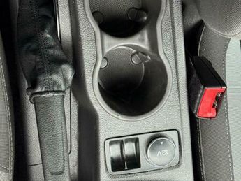 Ford Focus 1.6 Zetec Hatchback 5dr Petrol Powershift Euro 5 (125 ps)