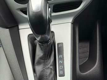 Ford Focus 1.6 Zetec Hatchback 5dr Petrol Powershift Euro 5 (125 ps)