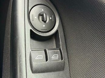 Ford Focus 1.6 Zetec Hatchback 5dr Petrol Powershift Euro 5 (125 ps)