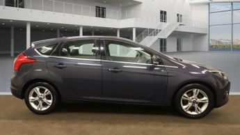 Ford Focus 1.6 Zetec Hatchback 5dr Petrol Powershift Euro 5 (125 ps)
