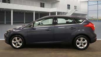 Ford Focus 1.6 Zetec Hatchback 5dr Petrol Powershift Euro 5 (125 ps)