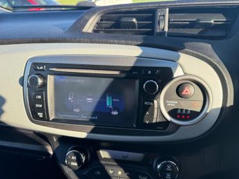 Toyota Yaris 1.5 VVT-h T Spirit Hatchback 5dr Petrol Hybrid CVT Euro 5 (101 p