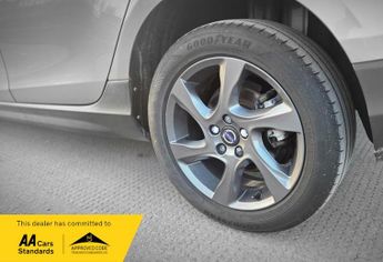 Volvo V40 D2 CROSS COUNTRY LUX