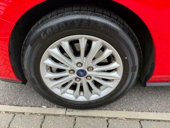 Ford Focus 1.0T EcoBoost MHEV Titanium DCT Euro 6 (s/s) 5dr