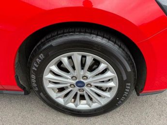 Ford Focus 1.0T EcoBoost MHEV Titanium DCT Euro 6 (s/s) 5dr