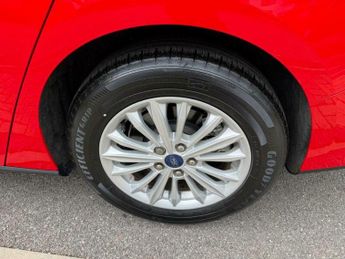 Ford Focus 1.0T EcoBoost MHEV Titanium DCT Euro 6 (s/s) 5dr