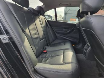 BMW 3 SERIES 2.0 320d Luxury Saloon 4dr Diesel Auto Euro 5 (s/s) (184 ps)