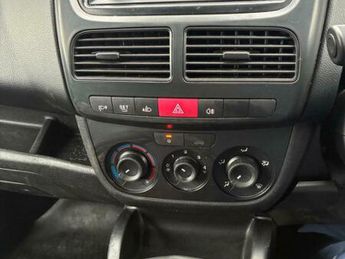 Vauxhall Combo 1.3 CDTi 2000 ecoFLEX 16v FWD L1 H1 (s/s) 3dr
