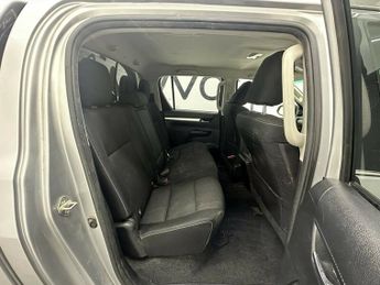 Toyota Hilux INVINCIBLE 4WD D-4D DCB