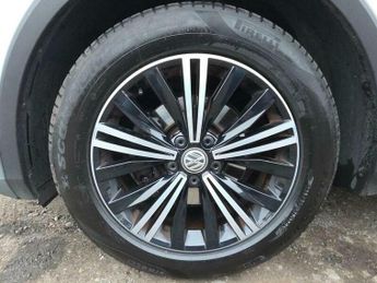 Volkswagen Tiguan 2.0 TDI SE Navigation DSG Euro 6 (s/s) 5dr