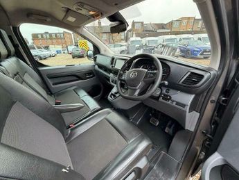 Vauxhall Vivaro 2.0 Turbo D 3100 Elite Auto L1 H1 Euro 6 (s/s) 5dr