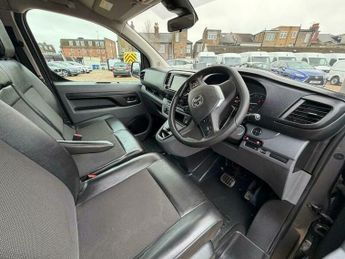 Vauxhall Vivaro 2.0 Turbo D 3100 Elite Auto L1 H1 Euro 6 (s/s) 5dr