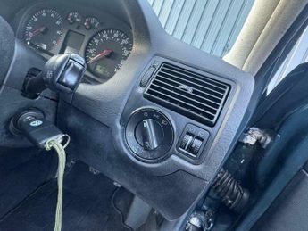 Volkswagen Golf 1.6 SE 5dr