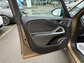 Vauxhall Zafira 1.4T 16V Exclusiv Auto Euro 5 5dr