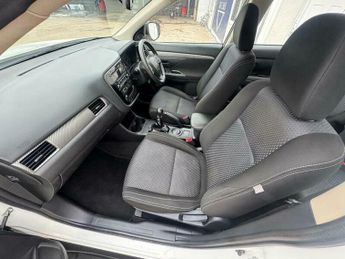 Mitsubishi Outlander 2.2 DI-D GX2 SUV 5dr Diesel Manual 4WD Euro 6 (s/s) (147 ps)
