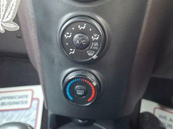 Toyota iQ 1.0 VVT-i Hatchback 3dr Petrol Multidrive Euro 4 (68 bhp)