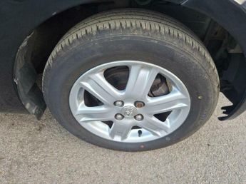 Toyota iQ 1.0 VVT-i Hatchback 3dr Petrol Multidrive Euro 4 (68 bhp)