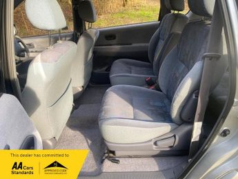 Toyota Picnic 2.0 GLS 6 Seats Automatic
