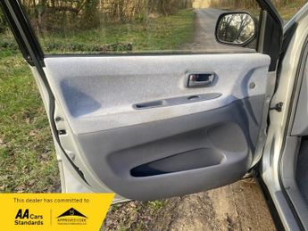 Toyota Picnic 2.0 GLS 6 Seats Automatic