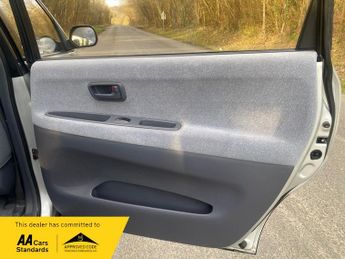 Toyota Picnic 2.0 GLS 6 Seats Automatic
