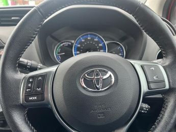 Toyota Yaris 1.5 VVT-h Icon Hatchback 5dr Petrol Hybrid E-CVT Euro 6 (101 ps)