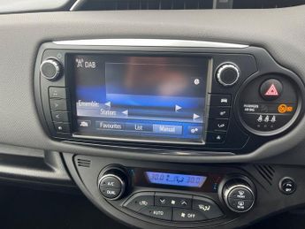 Toyota Yaris 1.5 VVT-h Icon Hatchback 5dr Petrol Hybrid E-CVT Euro 6 (101 ps)