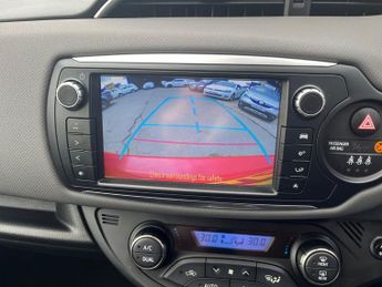 Toyota Yaris 1.5 VVT-h Icon Hatchback 5dr Petrol Hybrid E-CVT Euro 6 (101 ps)